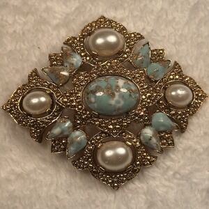 VTG SARAH COVENTRY 3" Diamond-Shape Goldtone Turquoise Pearl Brooch Signed